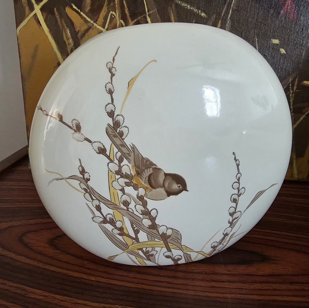 Otagiri/Japanese ceramic vase/ 1980s/Flat round vase with lovely Bird
